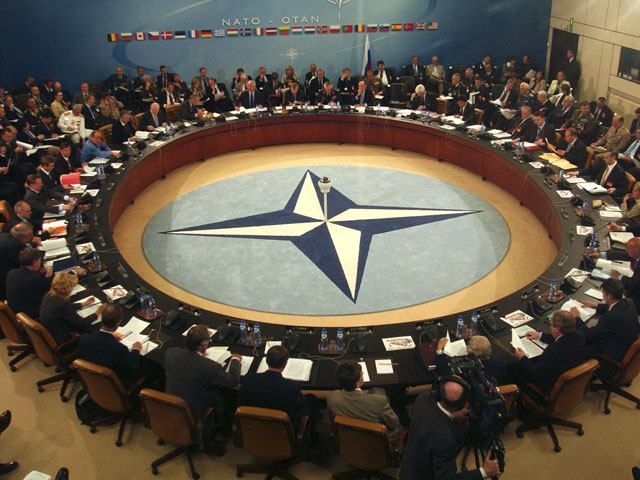НАТО засуджує використання сили проти активістів Євромайдану