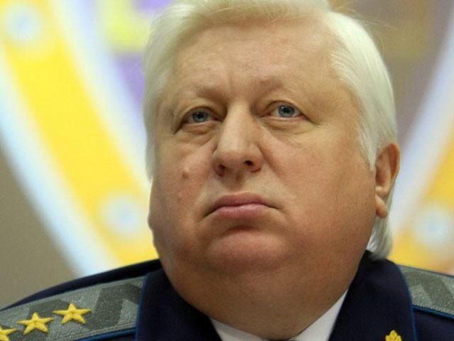 Пшонка погрожує активістам, які захопили адмінбудівлі, криміналом