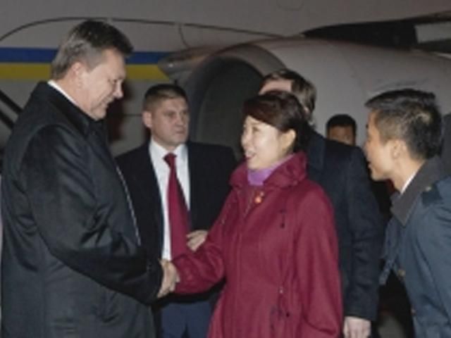 Янукович проводит встречи в Китае
