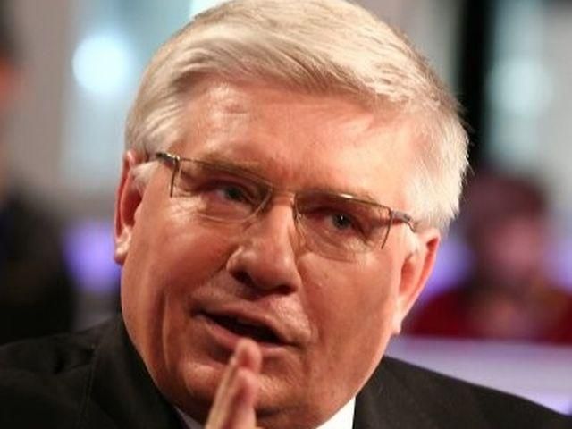 Ті люди, які стоять на площах, мають піти, — Чечетов (Відео) Ті люди, які стоять на площах, мають піти, — Чечетов (Відео)