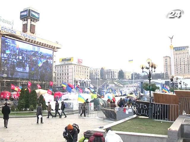 Активисты поделились на группы: одни пикетируют, другие – охраняют Майдан
