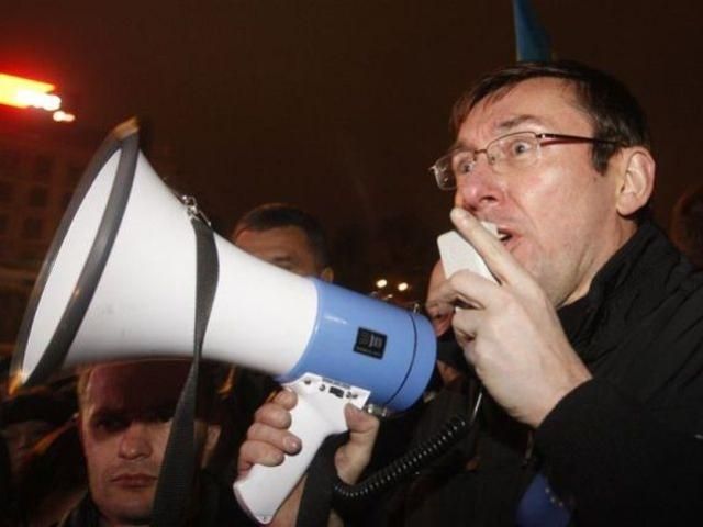 Луценко просить про негайну допомогу ЄС: Пахне силовим сценарієм Луценко просить про негайну допомогу ЄС: Пахне силовим сценарієм