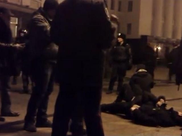 Журналіст розповів, як потрапив поміж "беркутівців" і відзняв знущання над людьми Журналіст розповів, як потрапив поміж "беркутівців" і відзняв знущання над людьми