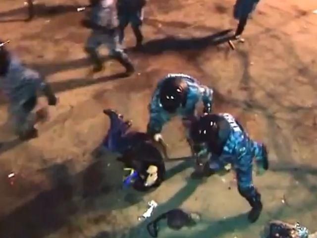 З'явилось нове відео - жорстока розправа "беркутівців" над активістом (Відео 18+)