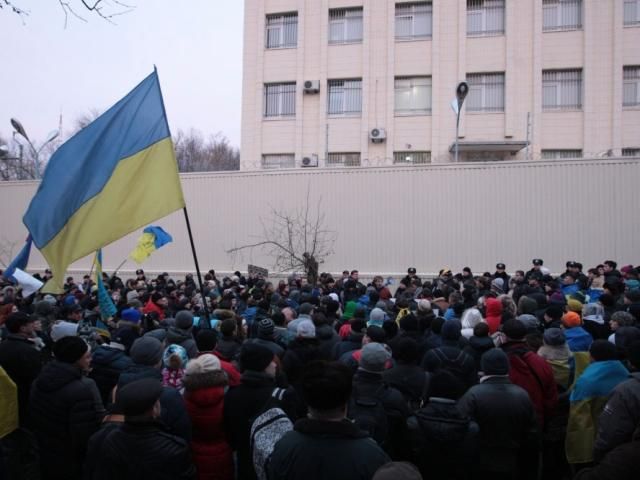 Події 4 грудня: Країна протестує - Президент відвідує музеї Події 4 грудня: Країна протестує - Президент відвідує музеї