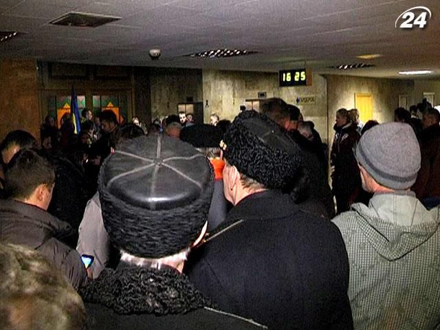 Мітингувальникам дали 5 днів для розблокування адмінбудівель Мітингувальникам дали 5 днів для розблокування адмінбудівель