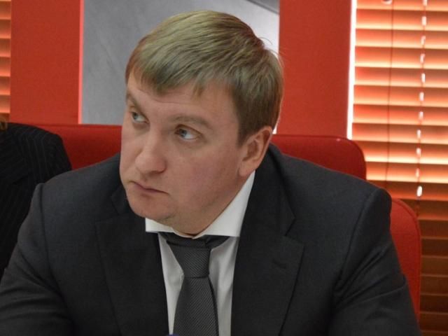 Побитих хлопців у лікарні прикували наручниками до батареї, - депутат