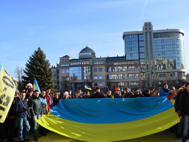 Через Євромайдан в Івано-Франківську також обмежили продаж алкоголю Через Євромайдан в Івано-Франківську також обмежили продаж алкоголю