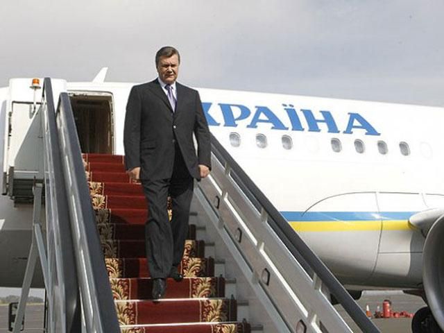 300 автомобилей едут в аэропорты встречать Януковича