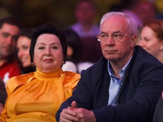 Азаров скаржиться, що його сім’ї погрожують Азаров скаржиться, що його сім’ї погрожують