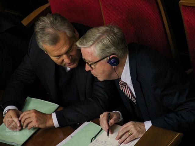 Кокс и Квасьневский "сами напросились" на миссию в Украине Кокс и Квасьневский "сами напросились" на миссию в Украине