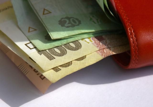 Азаров хочет дать деньги, чтобы митингующие уехали с Майдана Азаров хочет дать деньги, чтобы митингующие уехали с Майдана