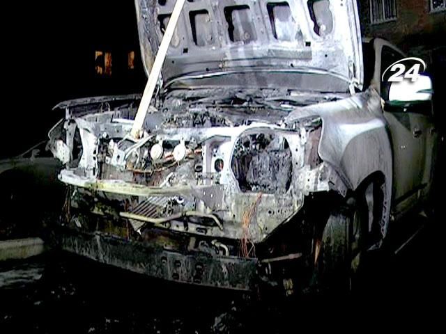 Неизвестные подожгли автомобиль активиста Евромайдана в Луганске