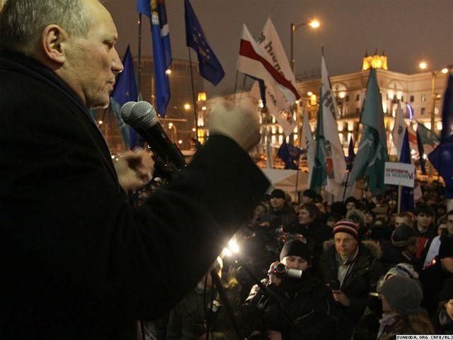 На Евромайдан приехал главный конкурент Лукашенко - Некляев На Евромайдан приехал главный конкурент Лукашенко - Некляев