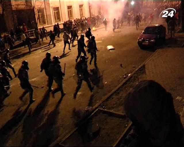 6 митингующих, задержанных на Банковой, признали потерпевшими 6 митингующих, задержанных на Банковой, признали потерпевшими