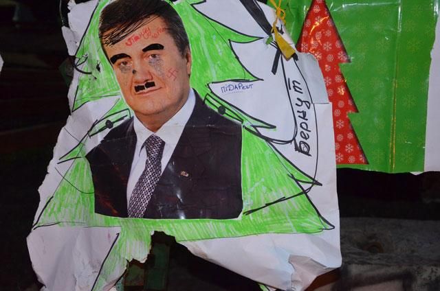 "Яник, ты уволен": обзор Европлакат "Яник, ты уволен": обзор Европлакат