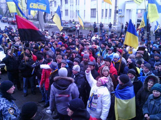 Євромайдан пікетував центральні телеканали (Фото)