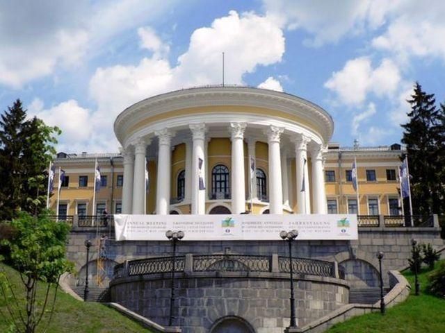 Столичный Октябрьский дворец активисты хотят переименовать в Дворец Свободы Столичный Октябрьский дворец активисты хотят переименовать в Дворец Свободы