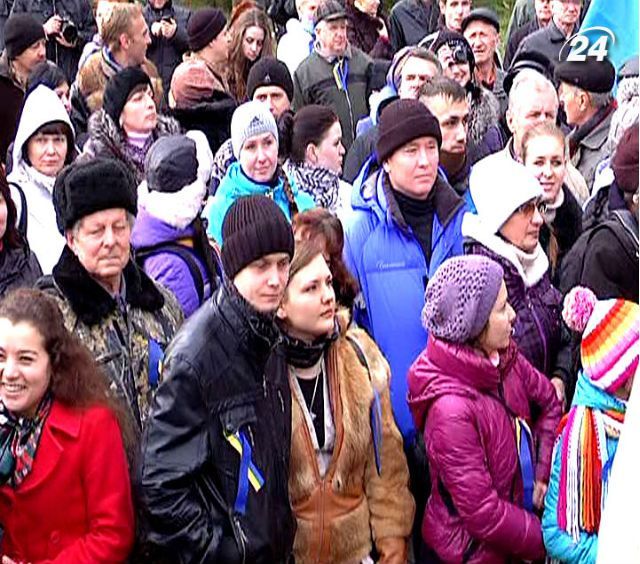 В Крыму требовали отставки Президента В Крыму требовали отставки Президента