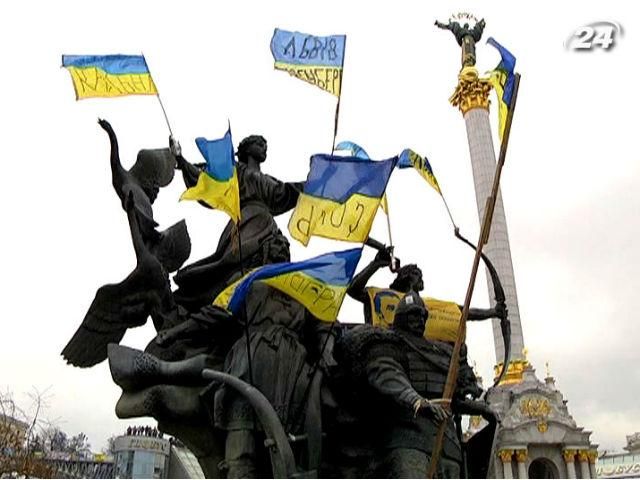 У Києві триває Народне віче: люди продовжують підходити