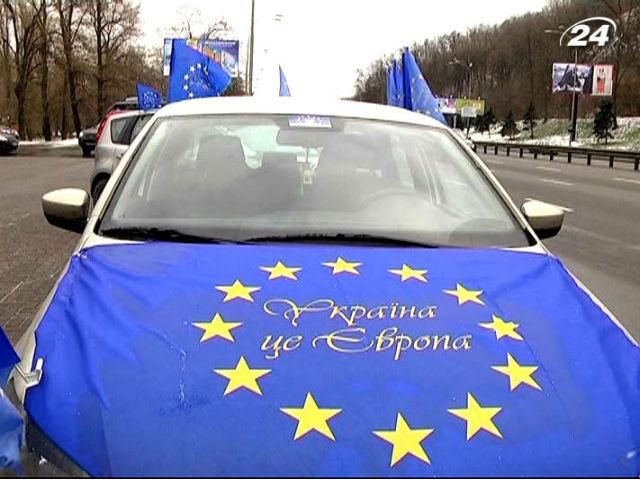 Водители Киева устроили автопробег в поддержку Евромайдана