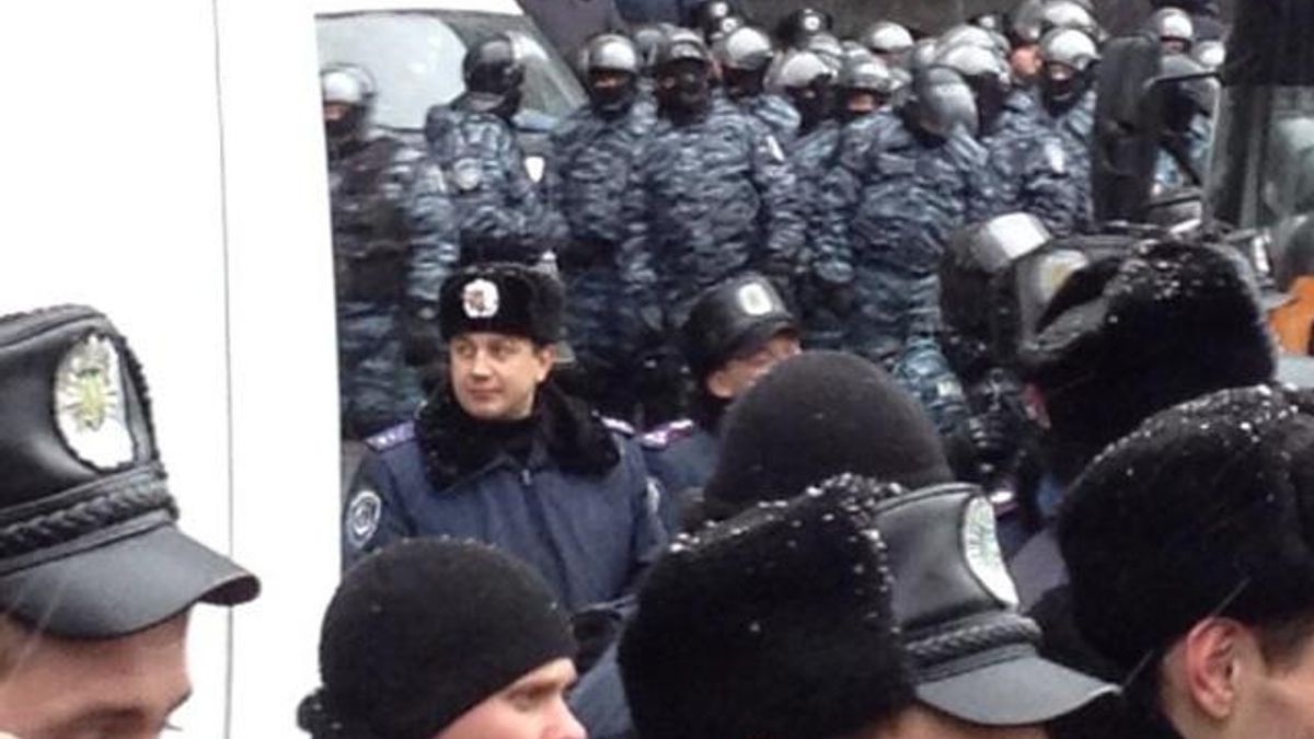 Концерт на підтримку влади охороняє офіцерський склад Концерт на підтримку влади охороняє офіцерський склад