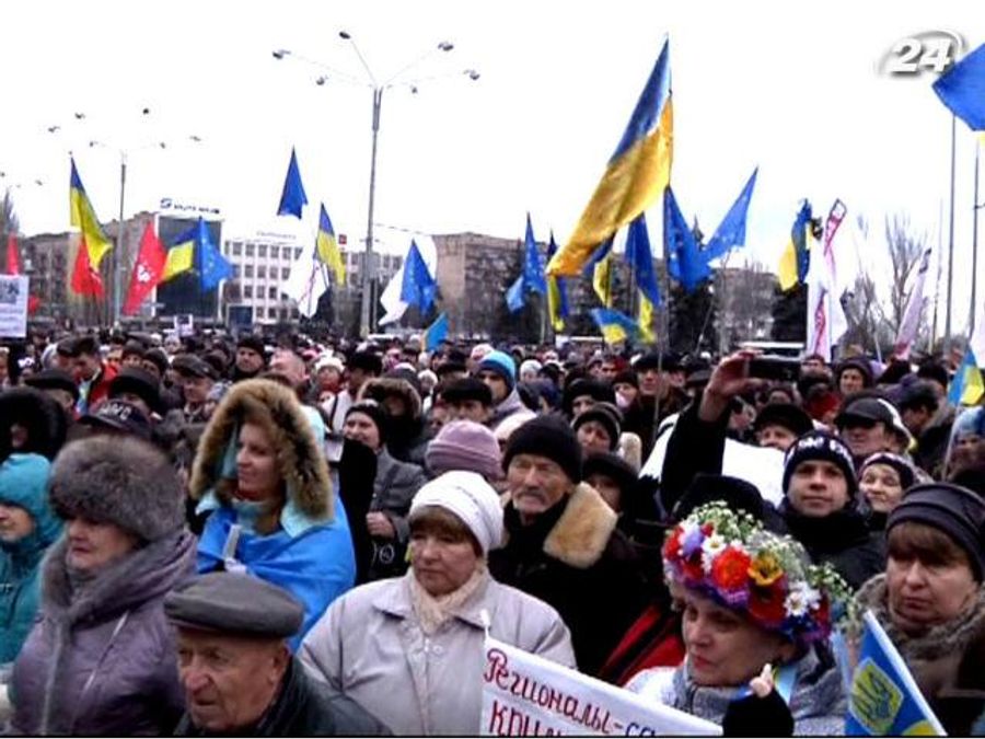 На Євромайдан у Запоріжжі вийшли понад 5 тис. людей На Євромайдан у Запоріжжі вийшли понад 5 тис. людей