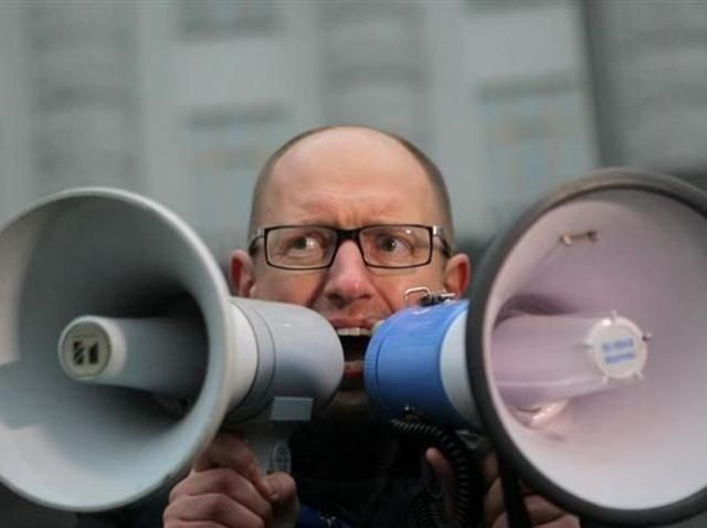 Янукович введет чрезвычайное положение для кредита из России, - Яценюк Янукович введет чрезвычайное положение для кредита из России, - Яценюк