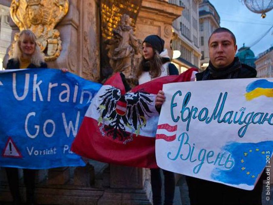 У Відні активісти пікетували будинок Азарова