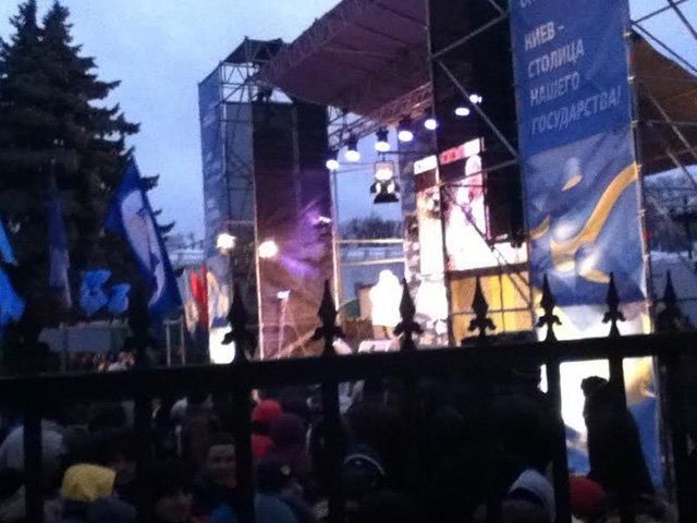 Мітинг прихильників влади завершився, кілька десятків залишилося у наметовому містечку Мітинг прихильників влади завершився, кілька десятків залишилося у наметовому містечку