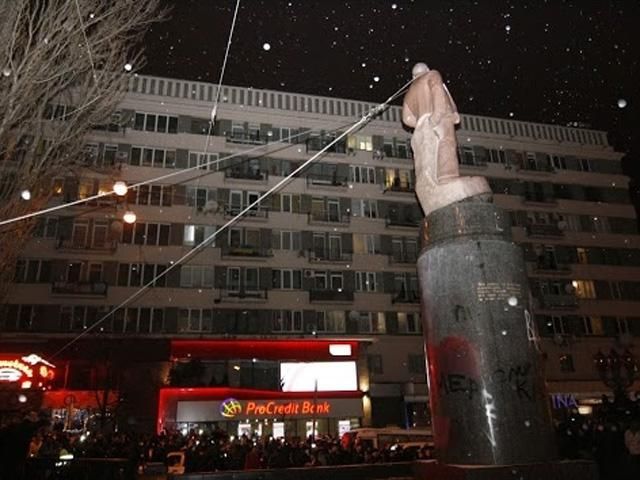 Руслана засудила руйнування пам’ятника Леніну