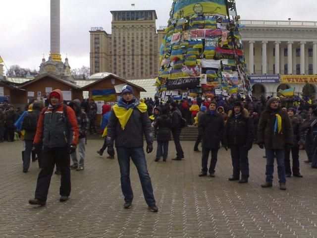 На Майдане Независимости - три тысячи человек