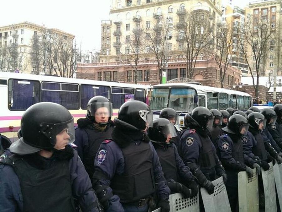Частина правоохоронців з Михайлівської рушила на Майдан Незалежності Частина правоохоронців з Михайлівської рушила на Майдан Незалежності
