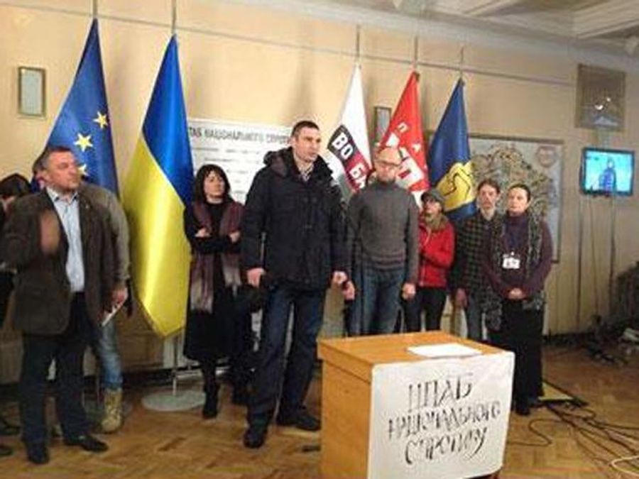 Опозиціонери збираються обороняти Майдан від спецпідрозділів Опозиціонери збираються обороняти Майдан від спецпідрозділів