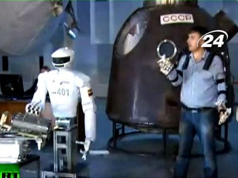 Плавучий газовий завод та космічний маніпулятор Плавучий газовий завод та космічний маніпулятор