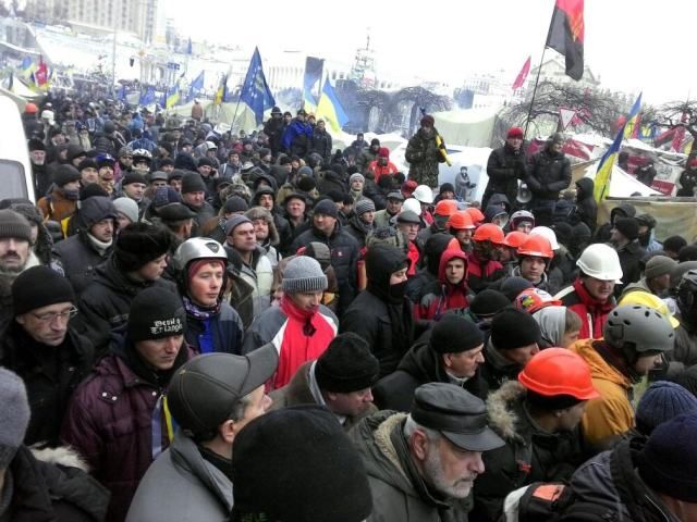 У КМДА - евакуація, на Майдані люди моляться