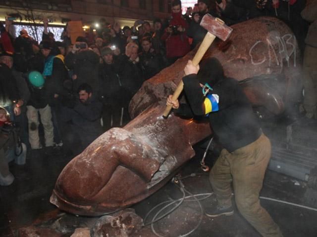 В інтернеті можна купити шматок розбитого пам’ятника Леніну