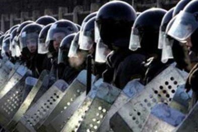 Священик благословив внутрішні війська на Хрещатику (Відео) Священик благословив внутрішні війська на Хрещатику (Відео)