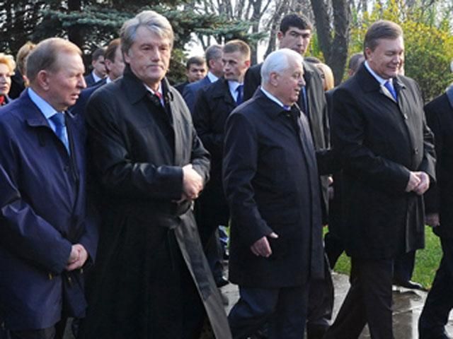 Экс-президенты будут просить Януковича распустить правительство, - СМИ
