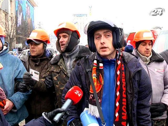Митингующие создали "живую" колонну для защиты Евромайдана от силовиков