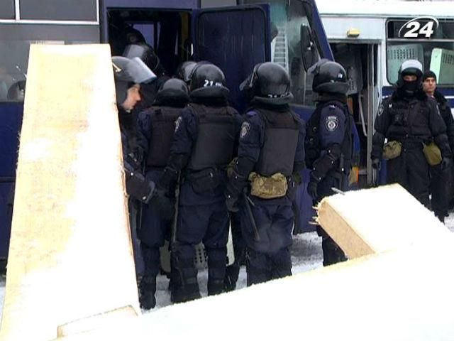 Активисты в мэрии Киева готовятся к штурму Активисты в мэрии Киева готовятся к штурму