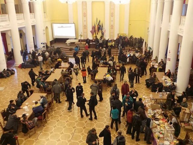 Міліція отримала наказ очистити адмінбудівлі від активістів, — Ліга Міліція отримала наказ очистити адмінбудівлі від активістів, — Ліга