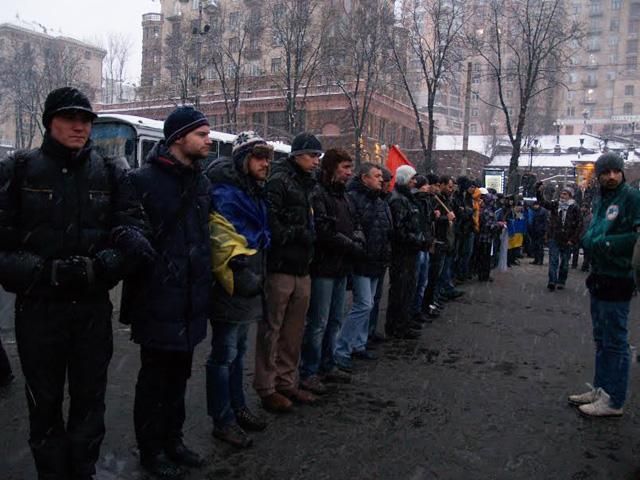 Митингующие разблокировали станции метро вблизи Майдана