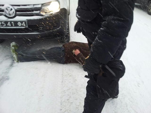 Силовики таки прорвали оборону у Василькові й рушили на Київ Силовики таки прорвали оборону у Василькові й рушили на Київ