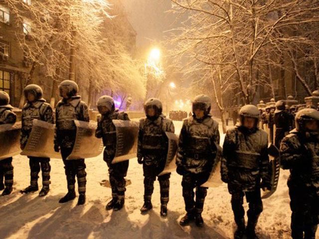 Правительственный квартал контролируют силовики Правительственный квартал контролируют силовики