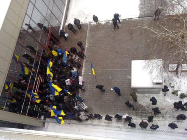 "Титушкам" под Представительством ЕС платят по 300 гривен, - УДАРовец "Титушкам" под Представительством ЕС платят по 300 гривен, - УДАРовец