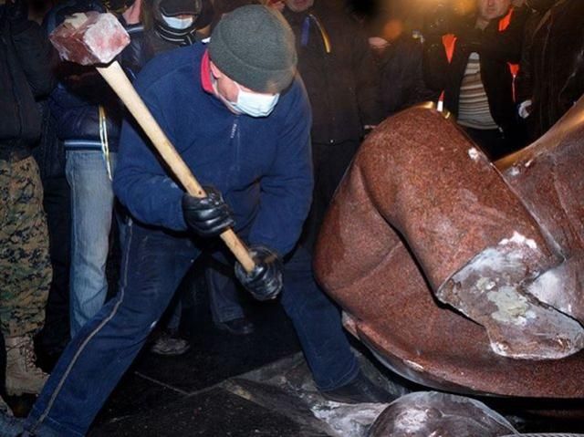 Эксперт пояснила, почему коммунисты не вышли на протесты из-за Ленина Эксперт пояснила, почему коммунисты не вышли на протесты из-за Ленина