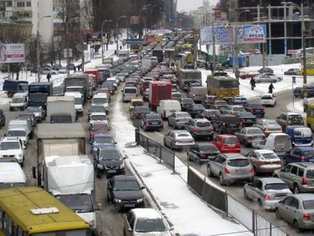 10-бальні затори паралізували Київ 10-бальні затори паралізували Київ
