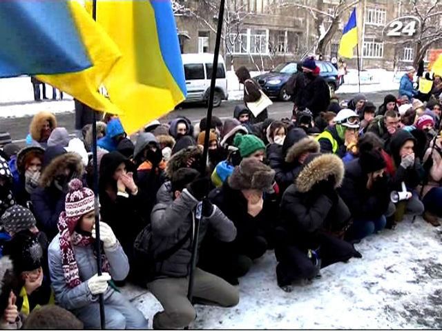 "Я грызу гранит науки, не ломайте мне руки", - студенты под МВД "Я грызу гранит науки, не ломайте мне руки", - студенты под МВД