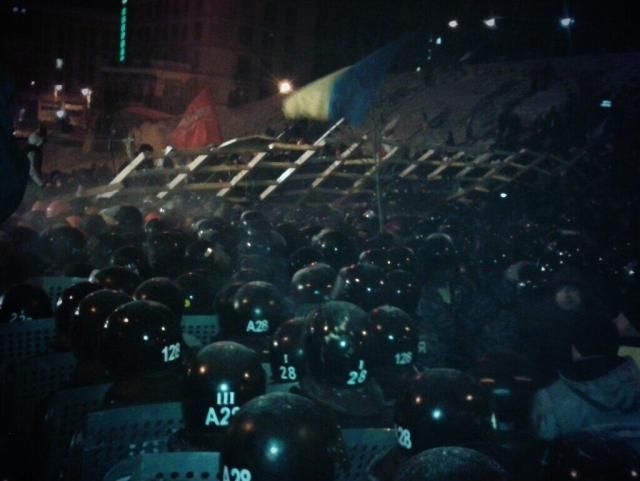 Евродипломаты ищут связь с украинской милицией, чтобы прекратить насилие Евродипломаты ищут связь с украинской милицией, чтобы прекратить насилие